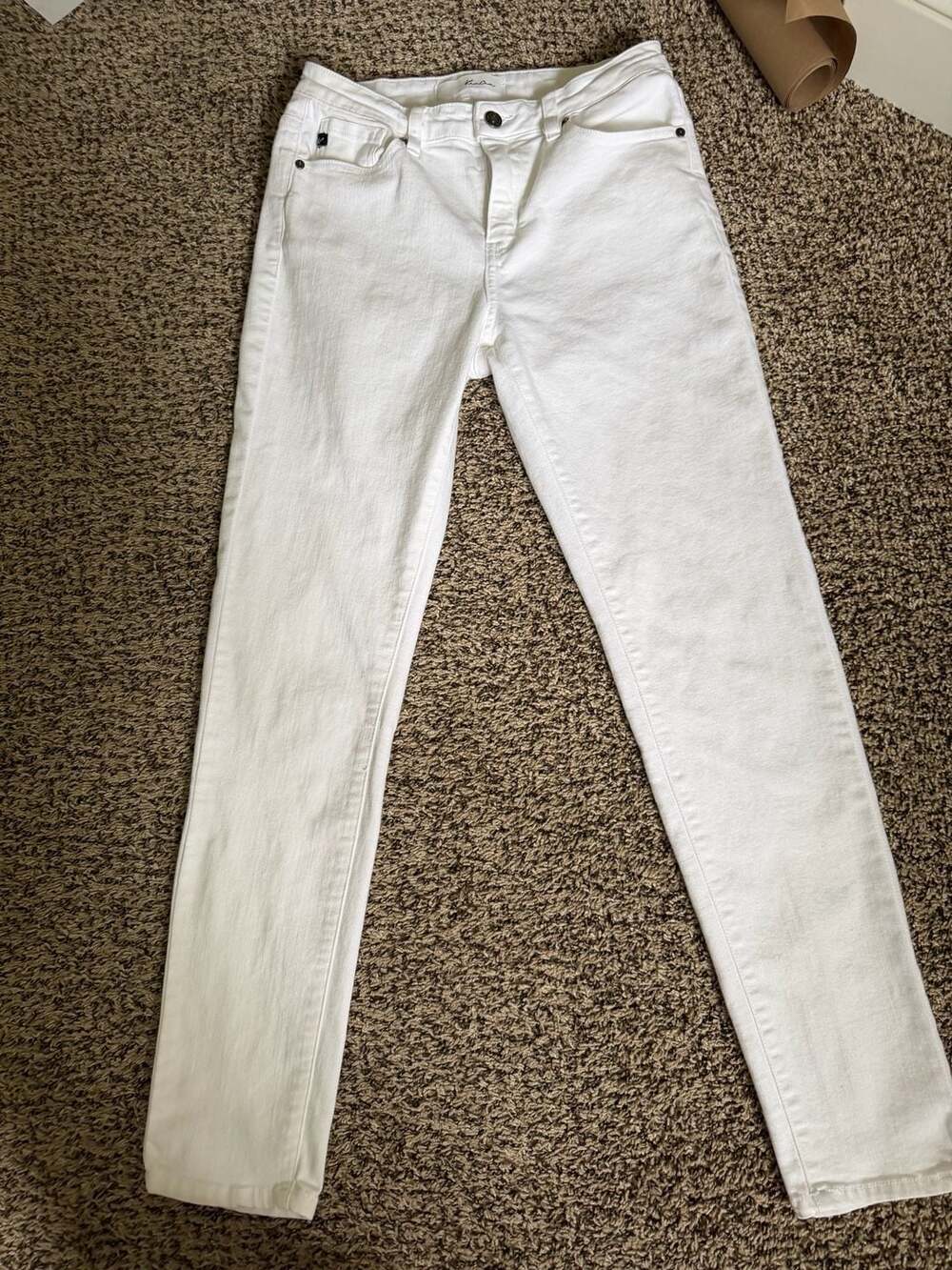 Kancan Mid Rise Skinny Jeans in White (Style KC7254WT)